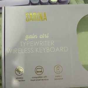 Sabrina, wireless keyboard